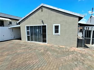 3 Bed House in Woodview