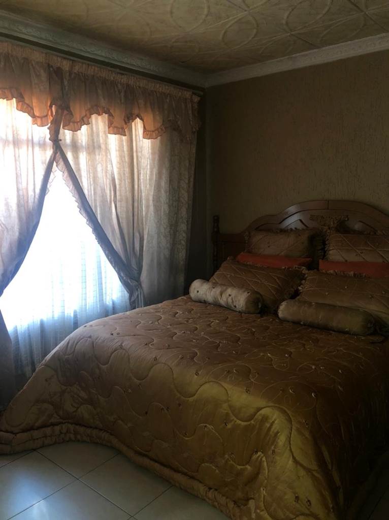 4 Bed House in Tembisa photo number 18