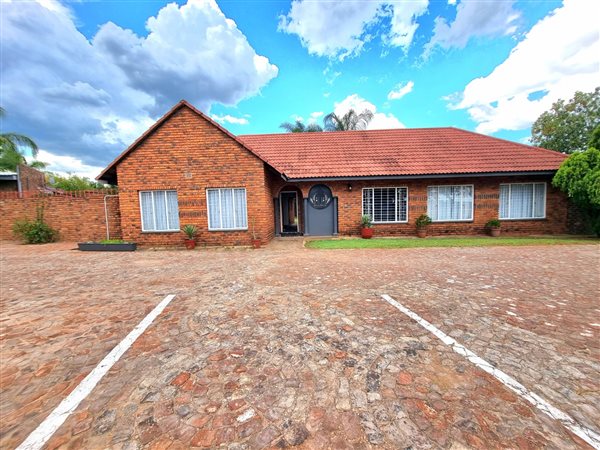 8 Bed House in Modimolle