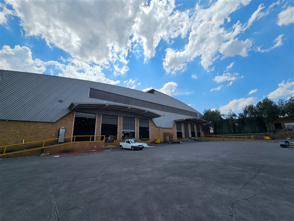 7 671  m² Industrial space