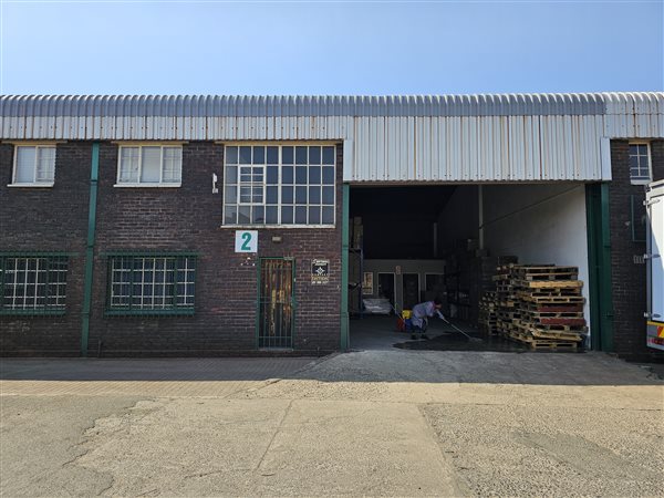 330  m² Industrial space