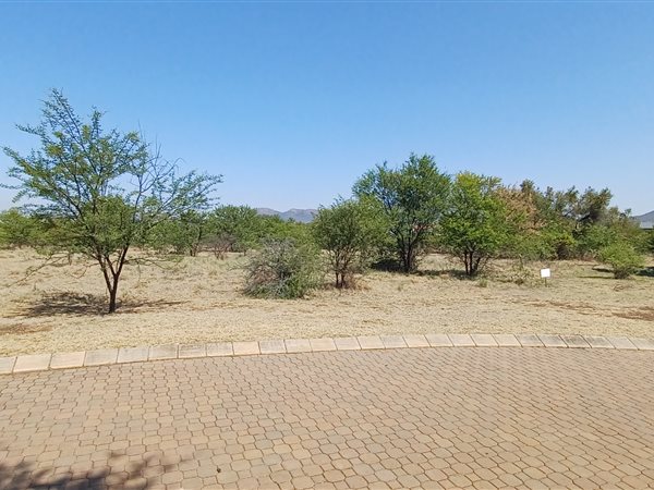 1265 m² Land available in Melodie