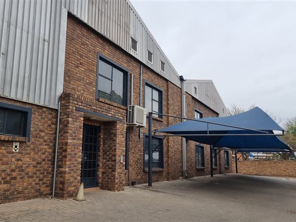 2 575  m² Industrial space