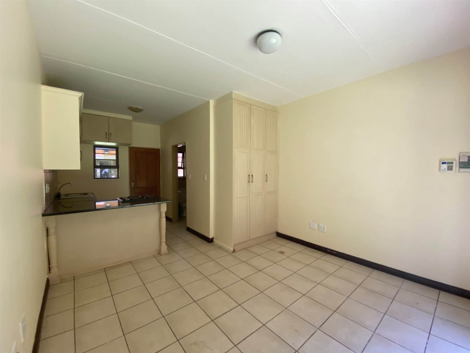 1 Bed Apartment in Spitskop photo number 4