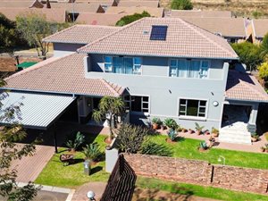 4 Bed House in Pierre van Ryneveld