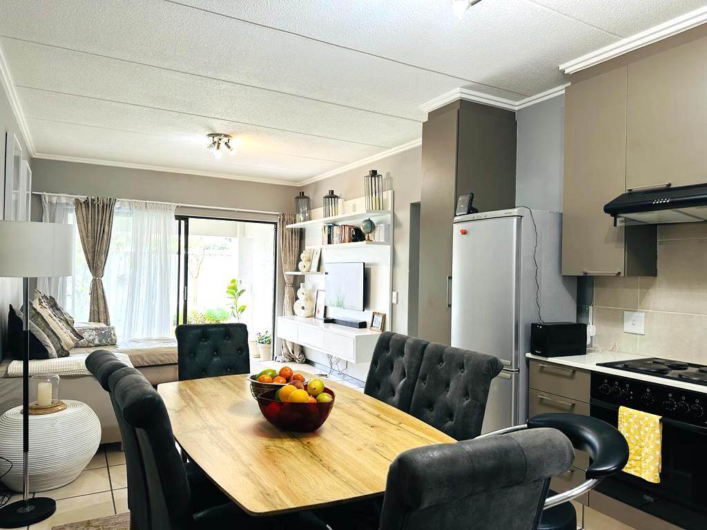 2 Bed Apartment in Bryanston photo number 11