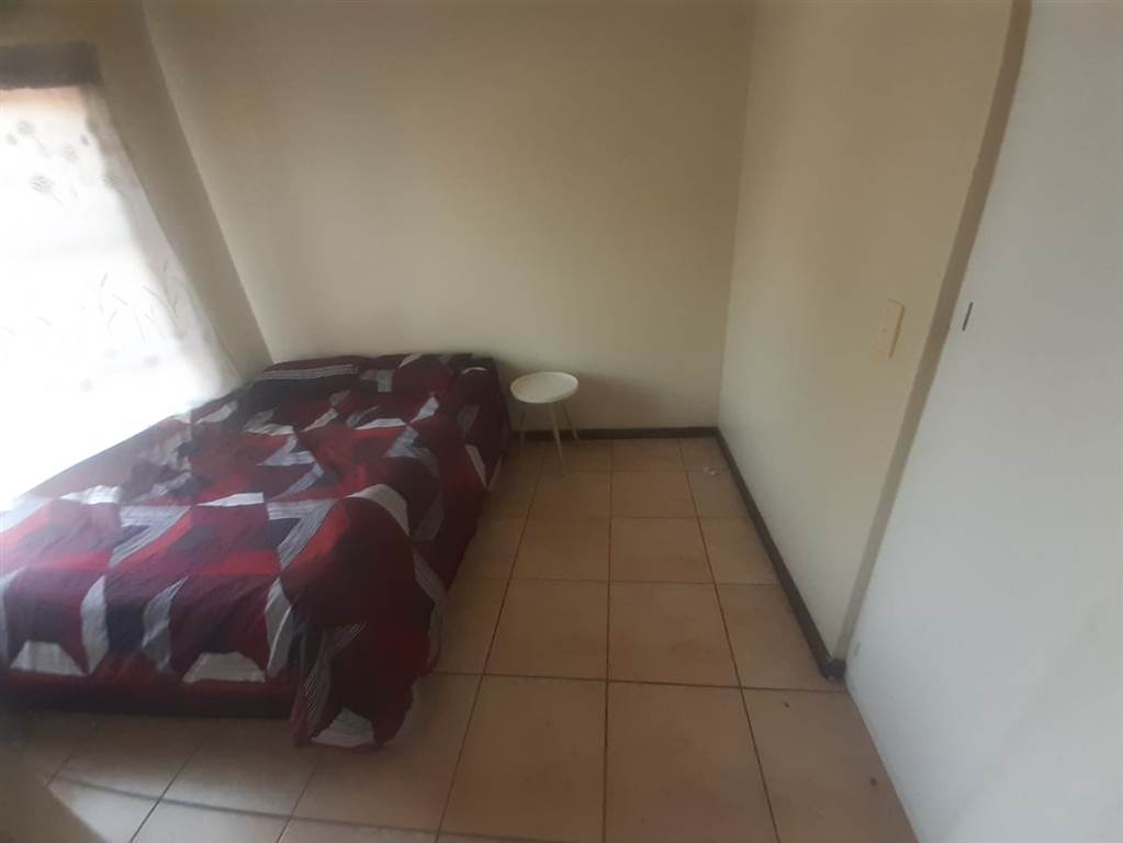 2 Bed Apartment in Pretoria North photo number 9