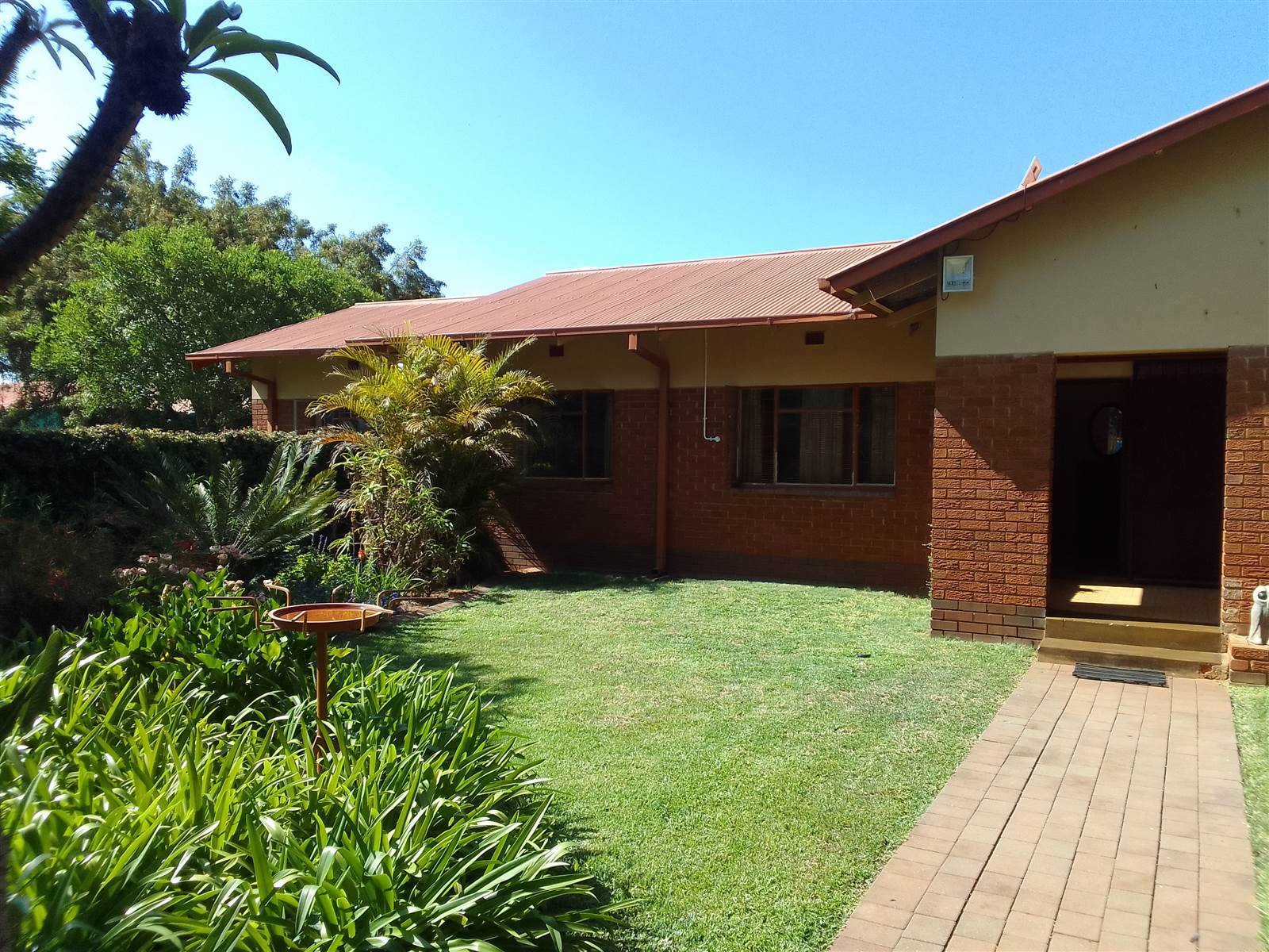 5 Bed House in Pretoria North photo number 2