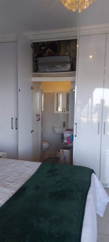 2 Bed Apartment in Umhlanga Ridge photo number 25