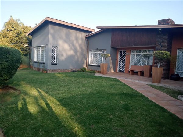 7 Bed House in Sinoville