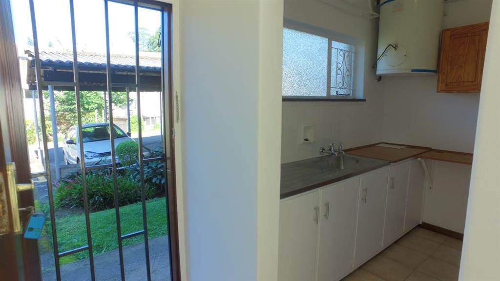 2 Bed Apartment in Pinetown Central photo number 20