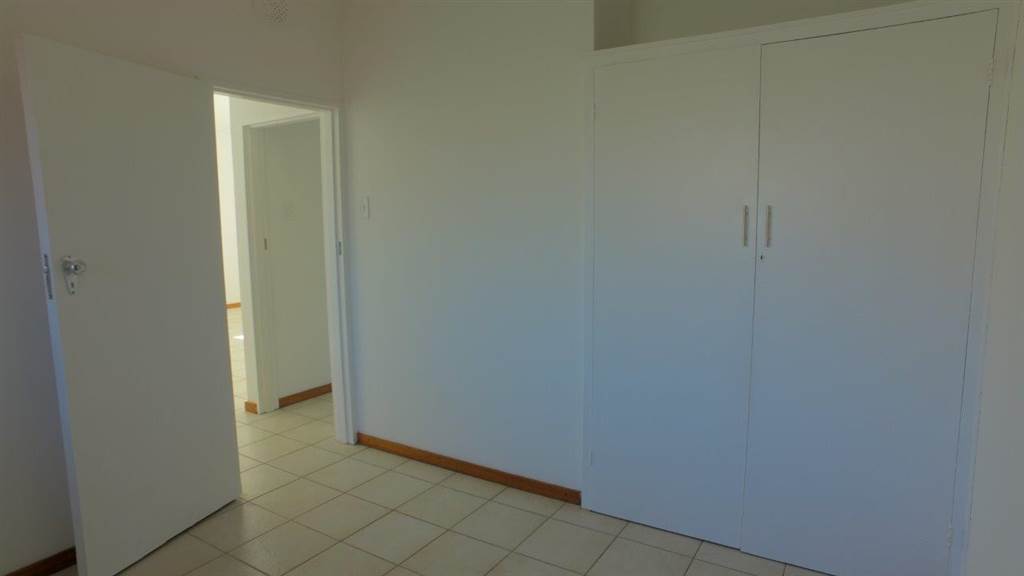 2 Bed Apartment in Pinetown Central photo number 13