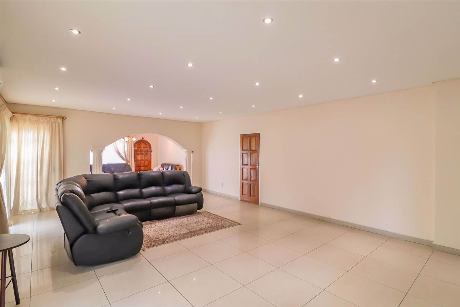 6 Bed House in Lenasia South photo number 8