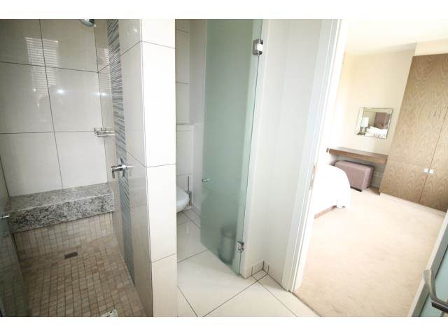 2 Bed Apartment in Sandton City photo number 3