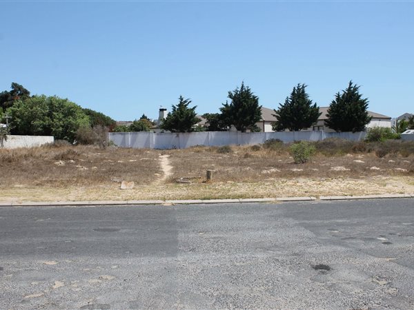 1045 m² Land available in Country Club