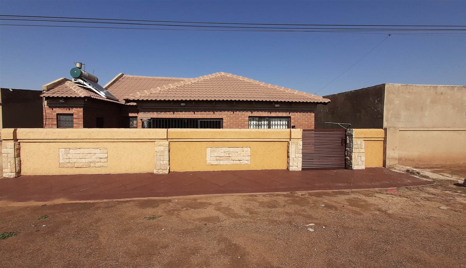 4 Bed House in Katlehong photo number 1