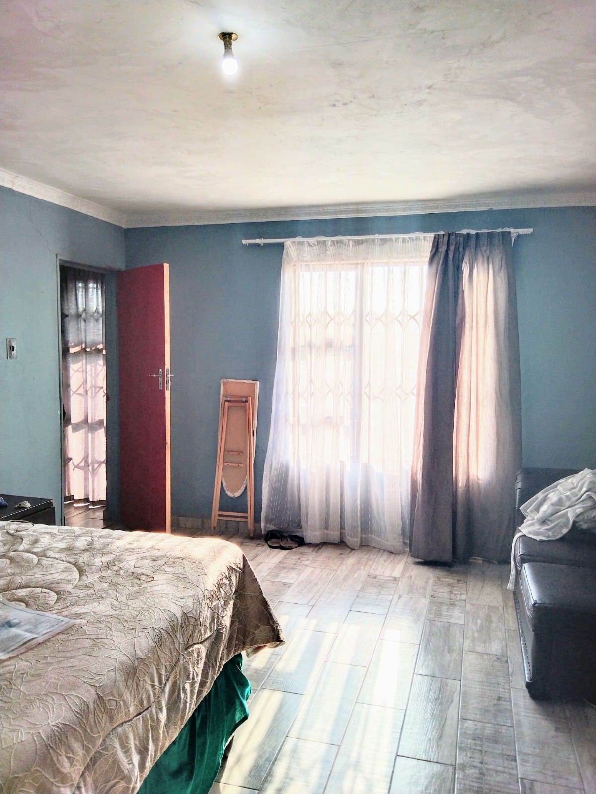 4 Bed House in Katlehong photo number 12