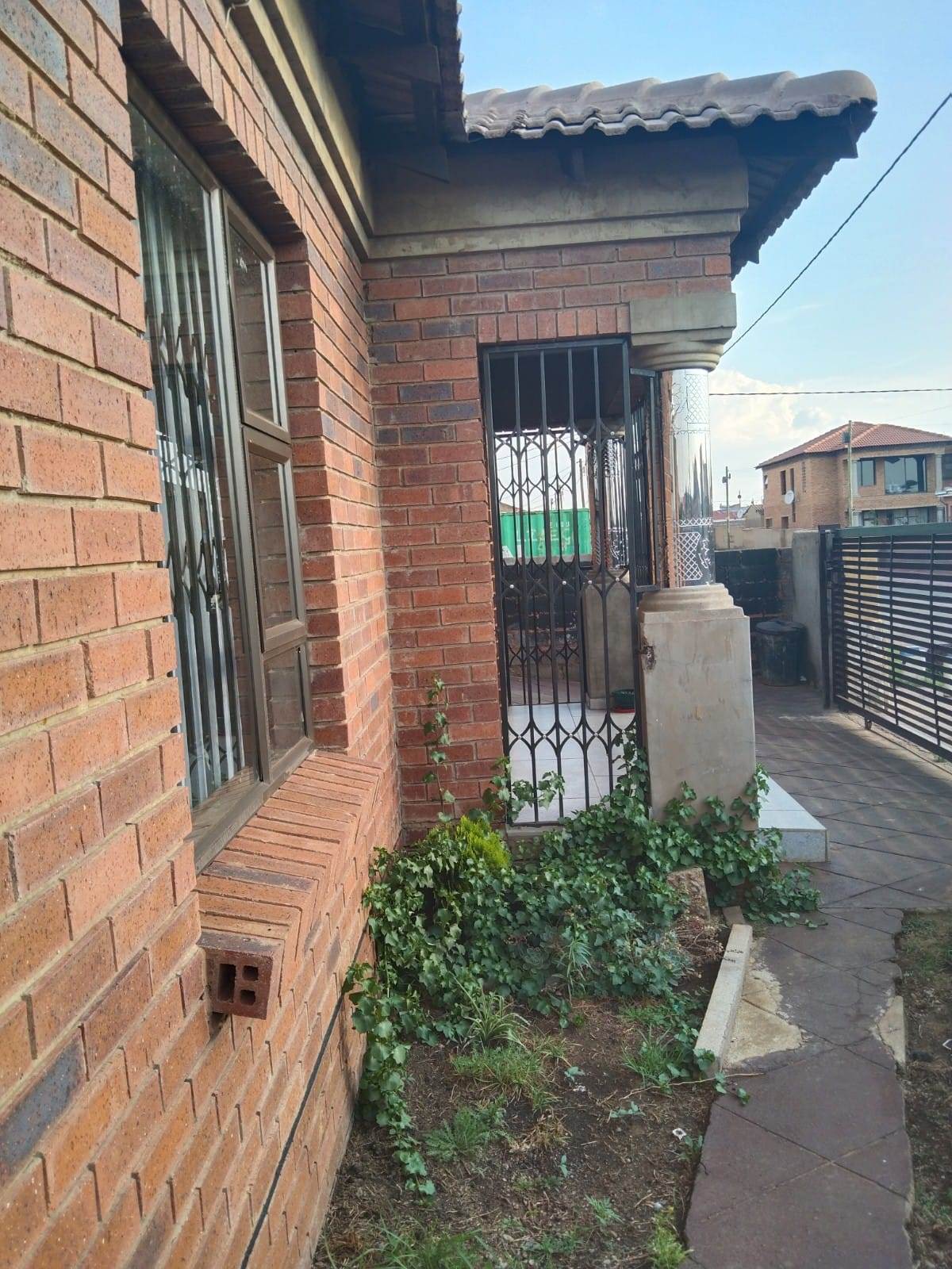 4 Bed House in Katlehong photo number 16