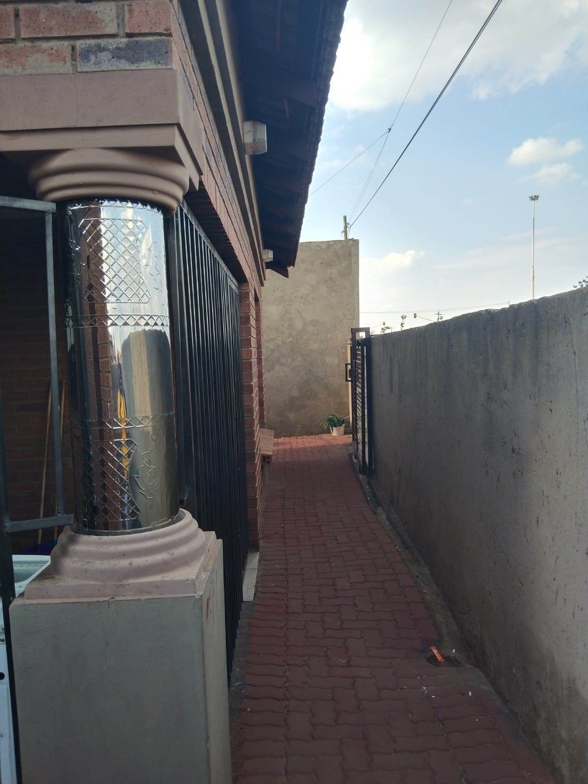 4 Bed House in Katlehong photo number 18