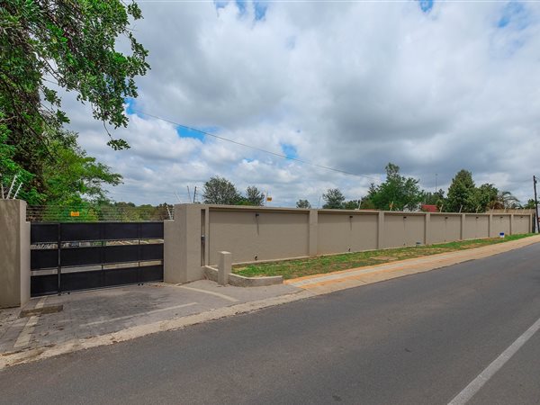 900 m² Land