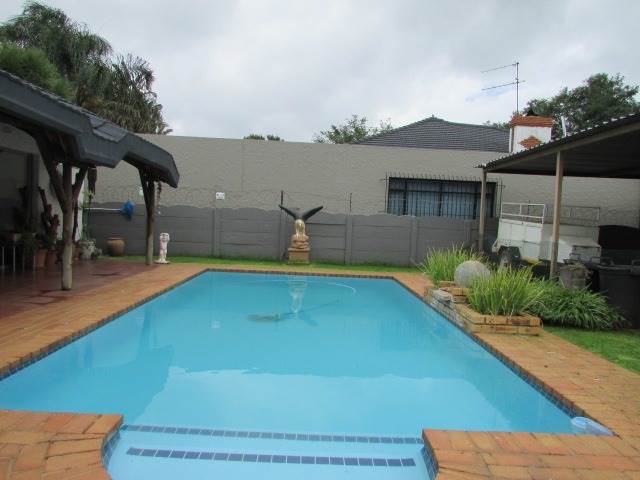 3 Bed House in Brenthurst photo number 4