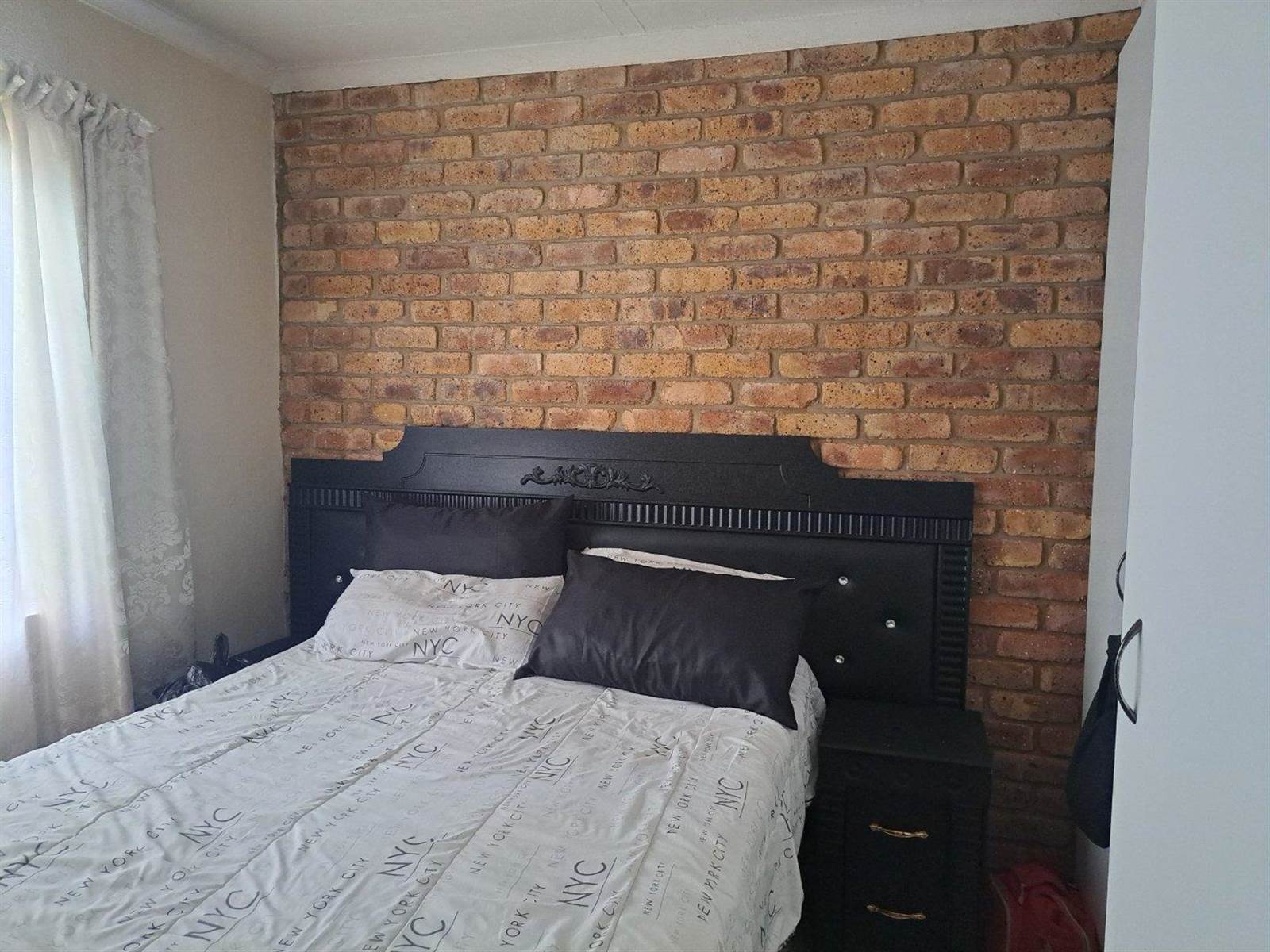 2 Bed Apartment in Pretoria West photo number 16