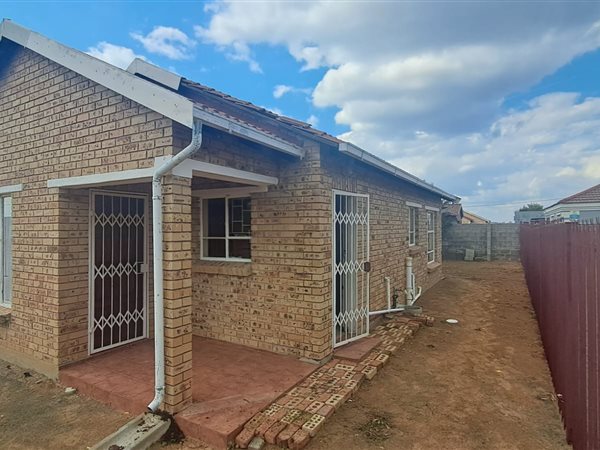 3 Bedroom House 3 Bedroom House
