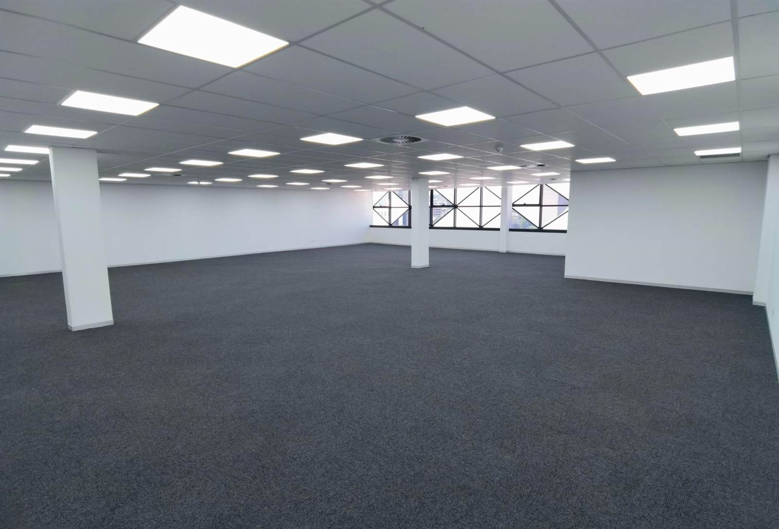 275  m² Commercial space in Menlyn photo number 5
