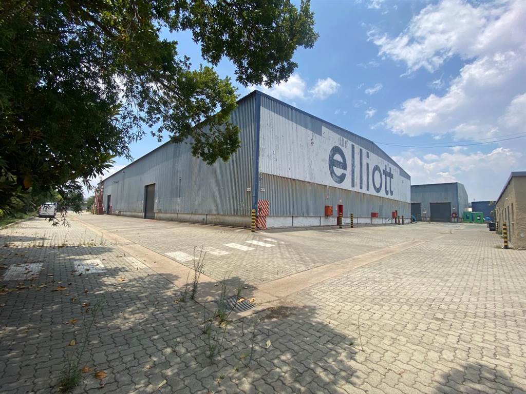 8497  m² Industrial space in Commercia photo number 9