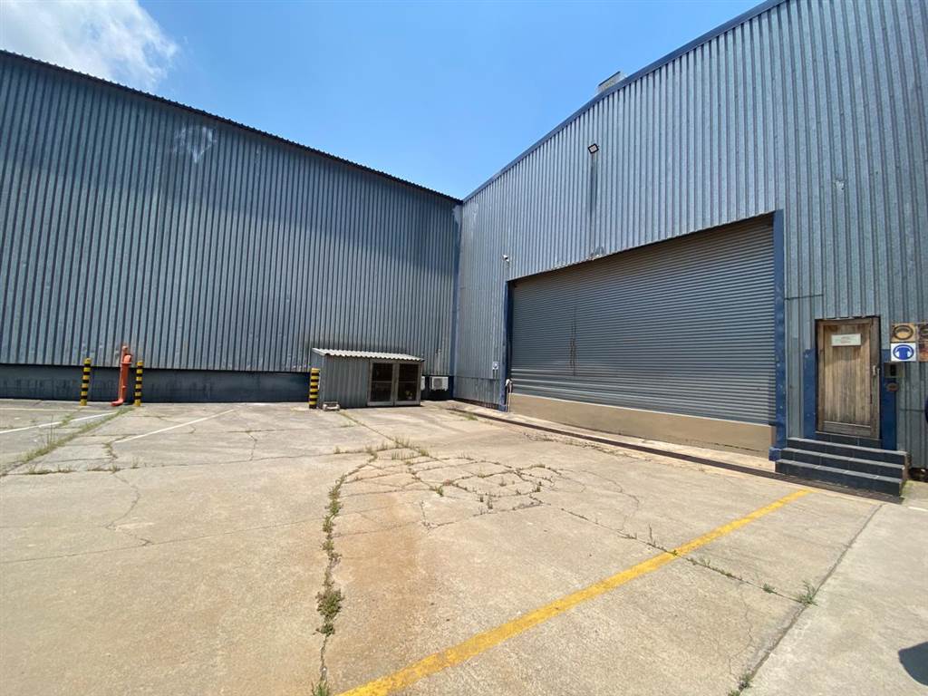 8497  m² Industrial space in Commercia photo number 18