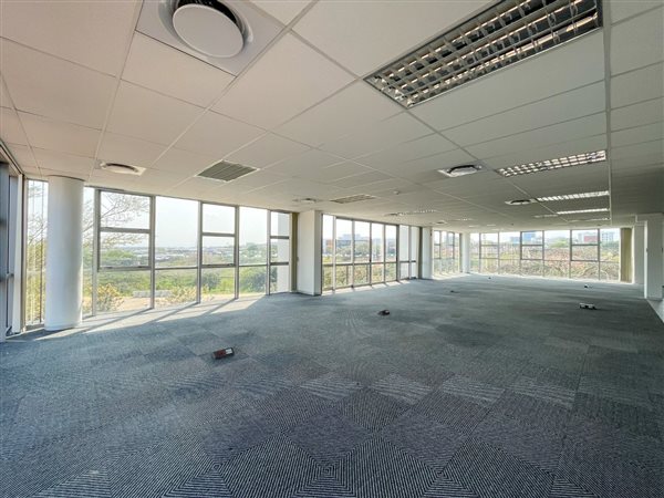 710  m² Commercial space