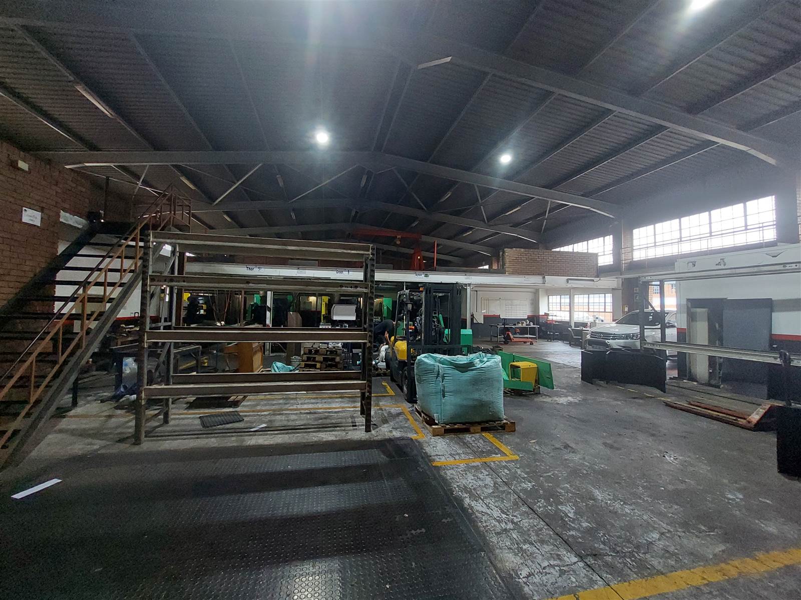 2045  m² Industrial space in Gateway Industrial Park photo number 5