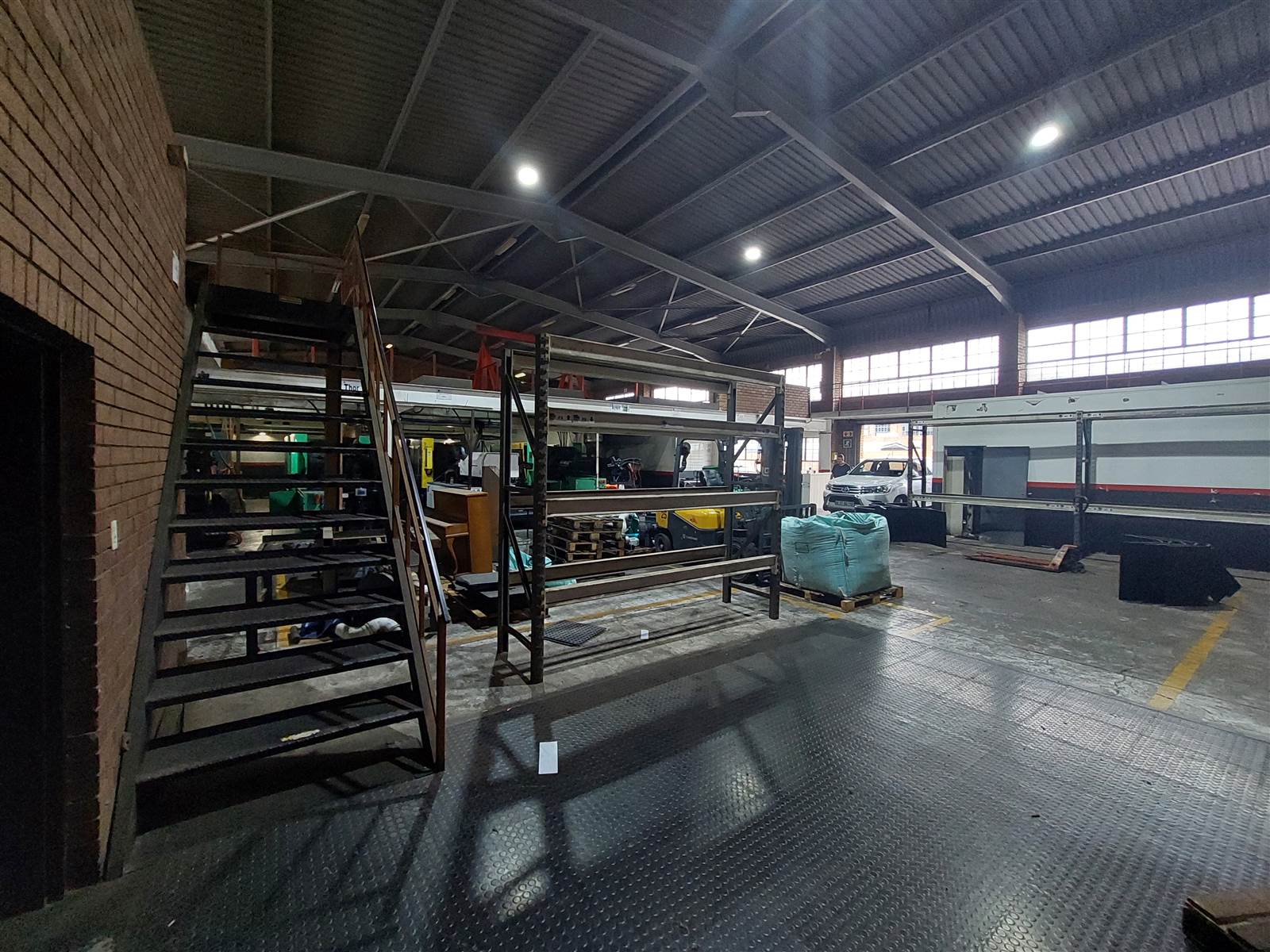2045  m² Industrial space in Gateway Industrial Park photo number 8