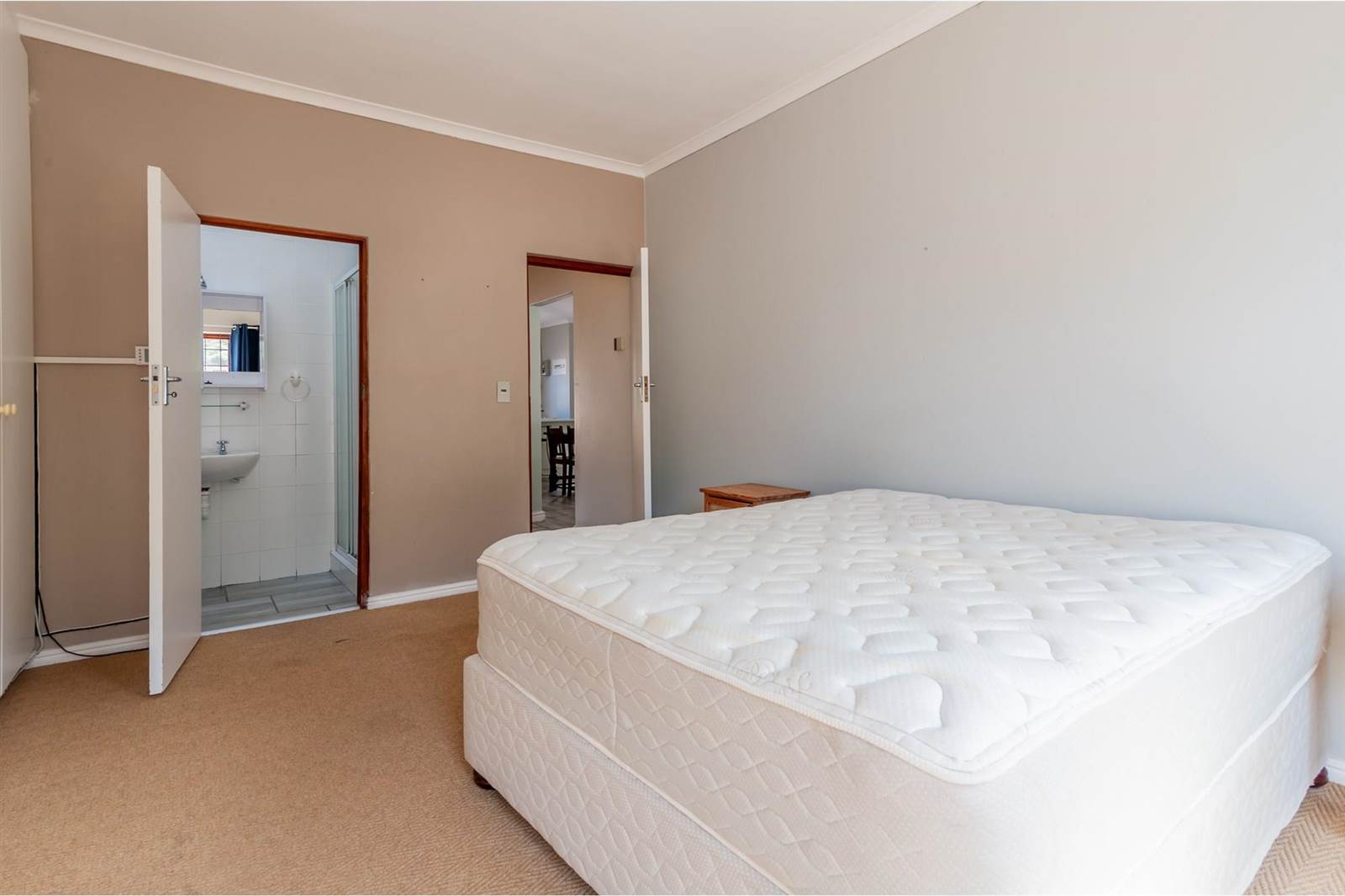 2 Bed Townhouse in Fish Hoek photo number 10