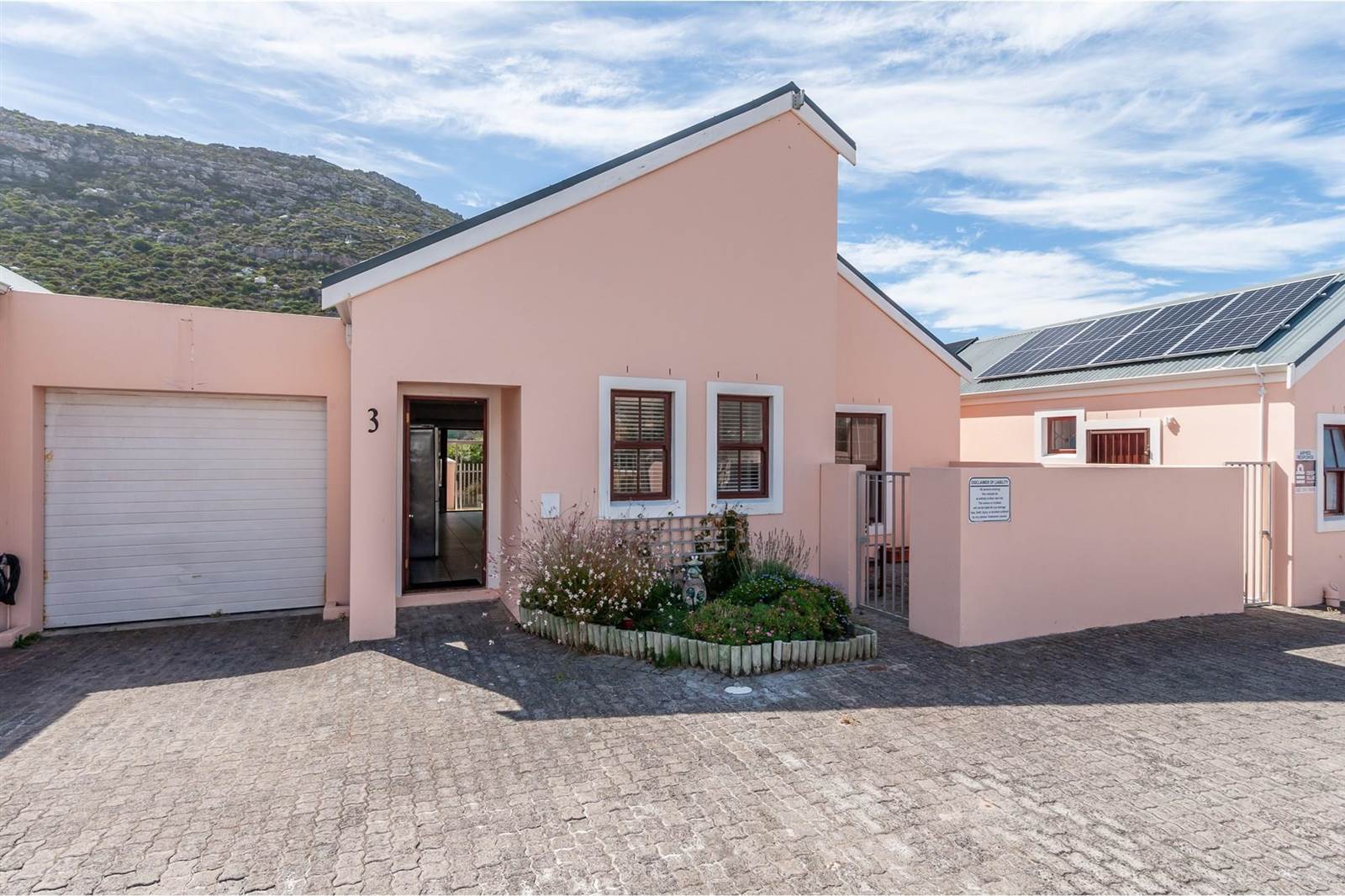2 Bed Townhouse in Fish Hoek photo number 2
