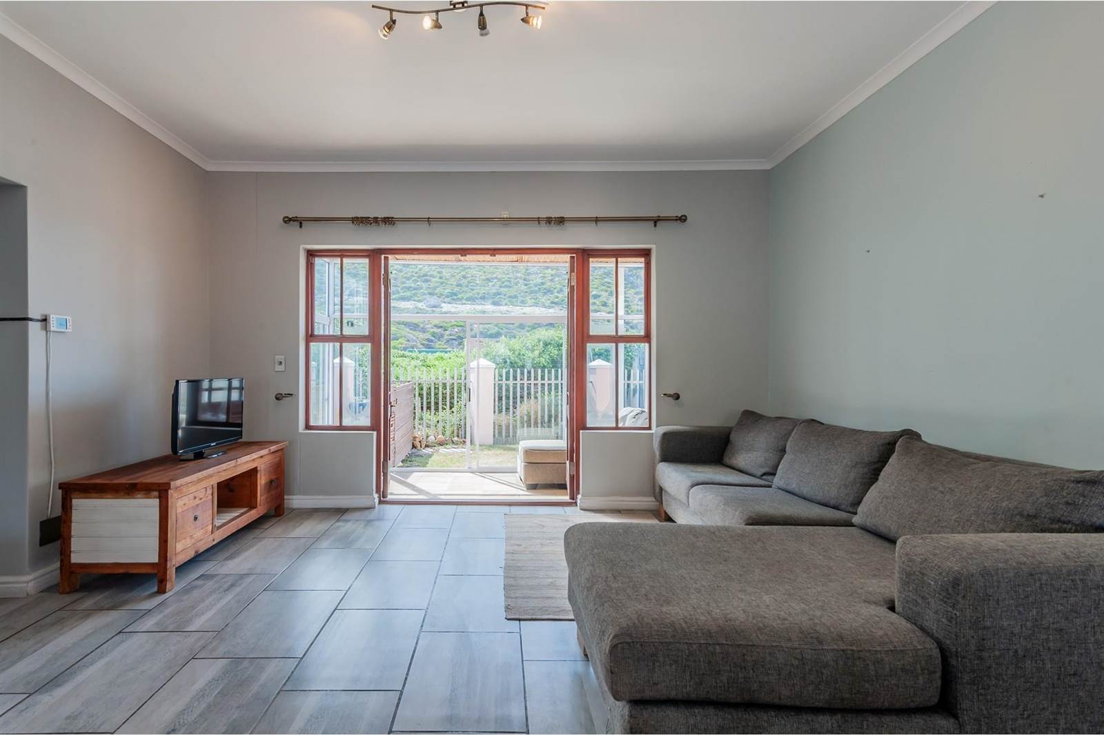 2 Bed Townhouse in Fish Hoek photo number 6