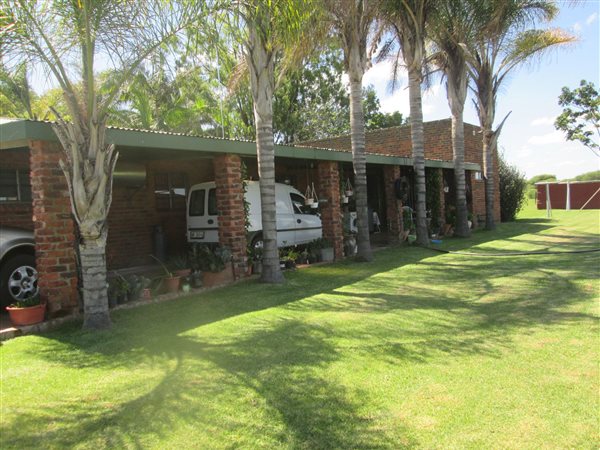 2.2 ha Smallholding 2.2 ha Smallholding