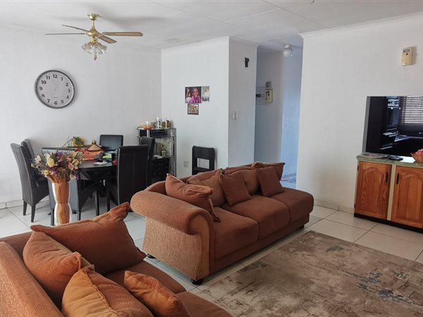 2 Bedroom Flat 2 Bedroom Flat