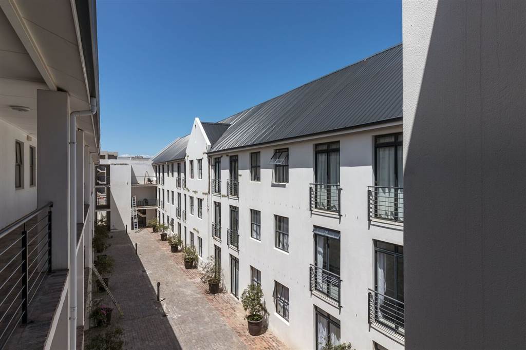 2 Bed Apartment in Stellenbosch Central photo number 12