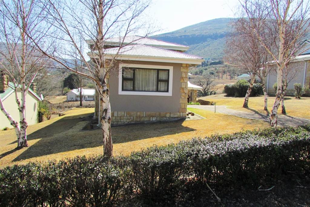 2 Bed House in Clarens Golf And Trout Estate photo number 28