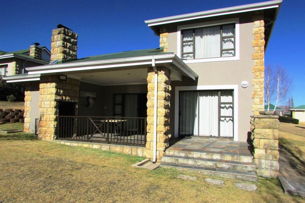 2 Bed House in Clarens Golf And Trout Estate photo number 24