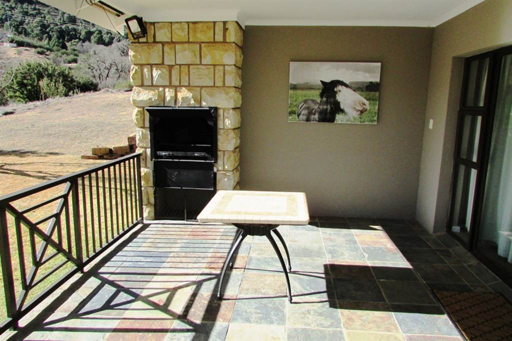 2 Bed House in Clarens Golf And Trout Estate photo number 21