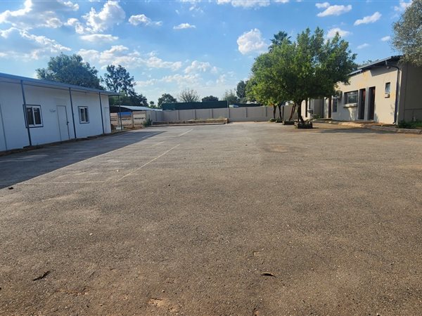 20  m² Commercial space in Raslouw