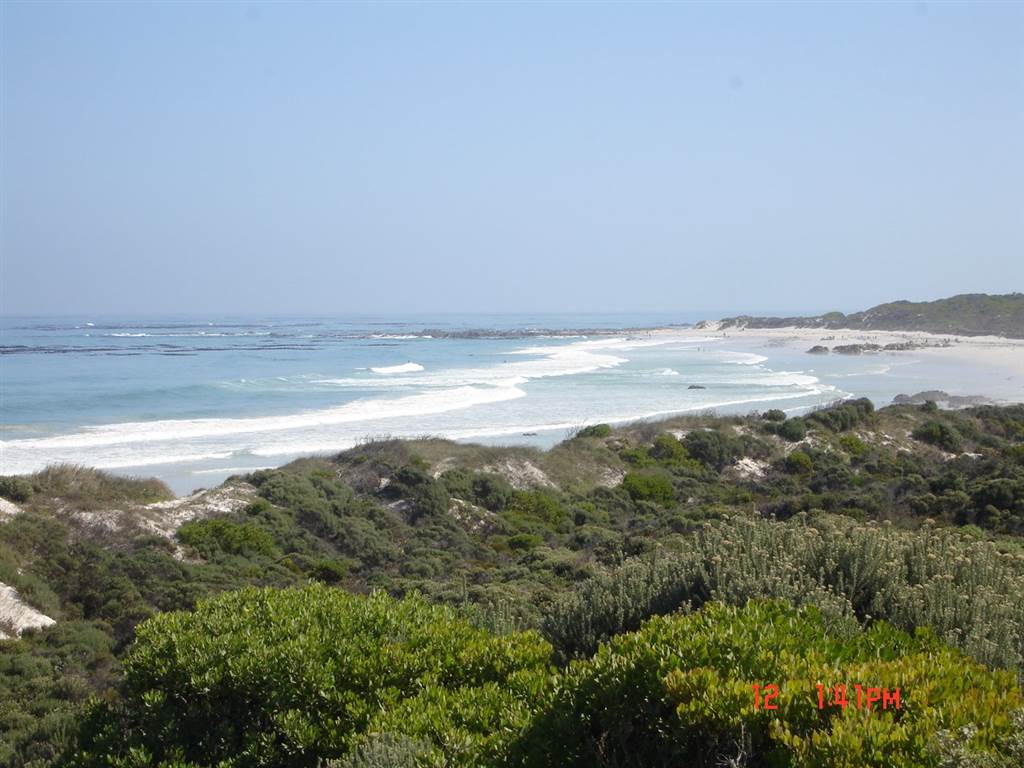 1086 m² Land available in Pearly Beach photo number 9
