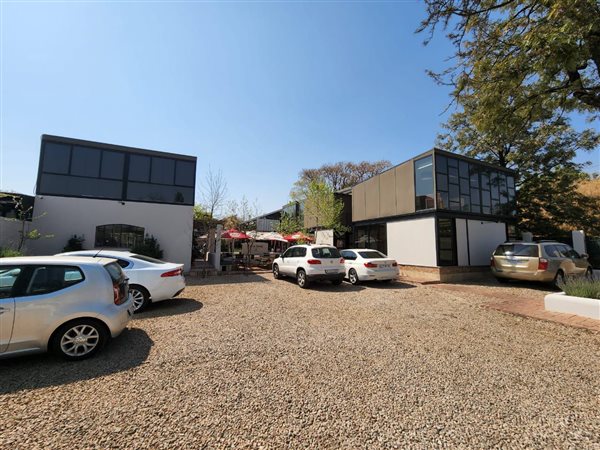 42  m² Commercial space