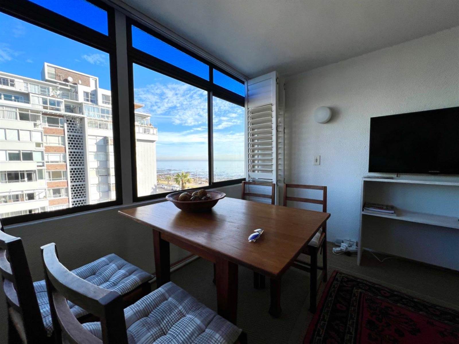 Studio Apartment in Mouille Point photo number 9