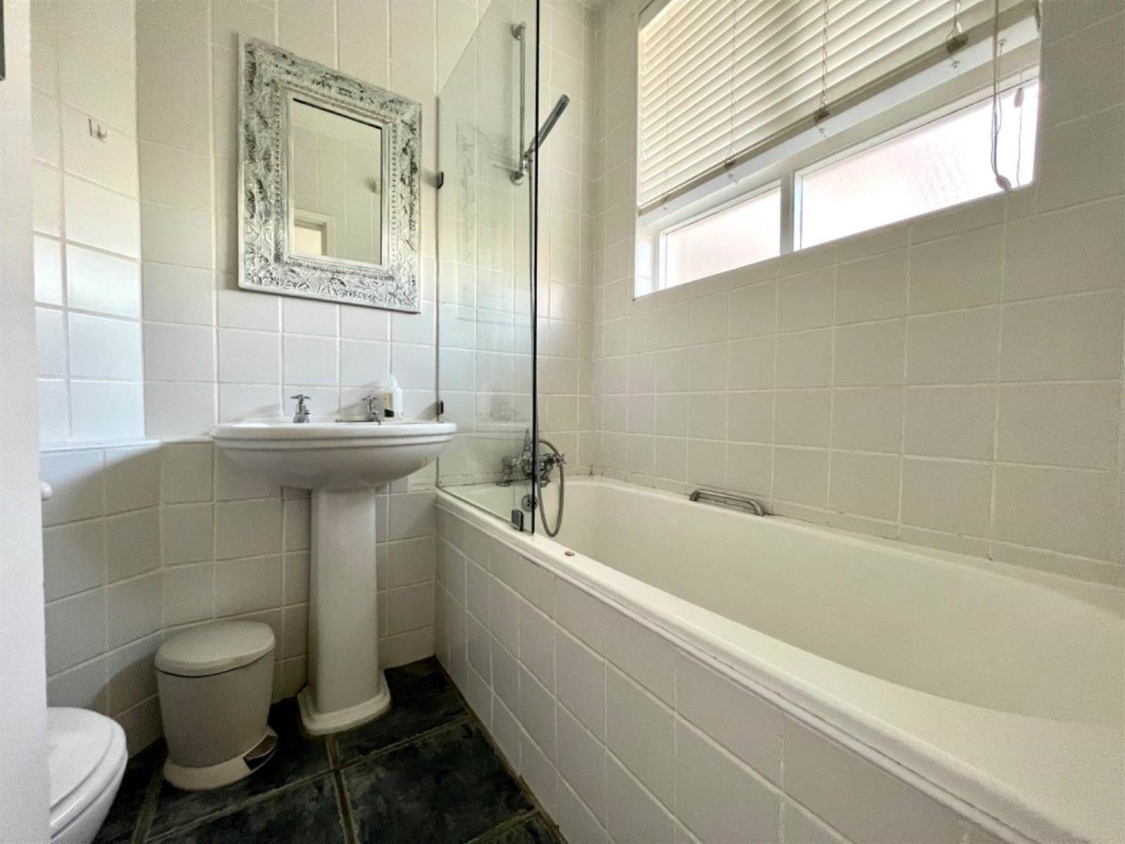 Studio Apartment in Mouille Point photo number 26