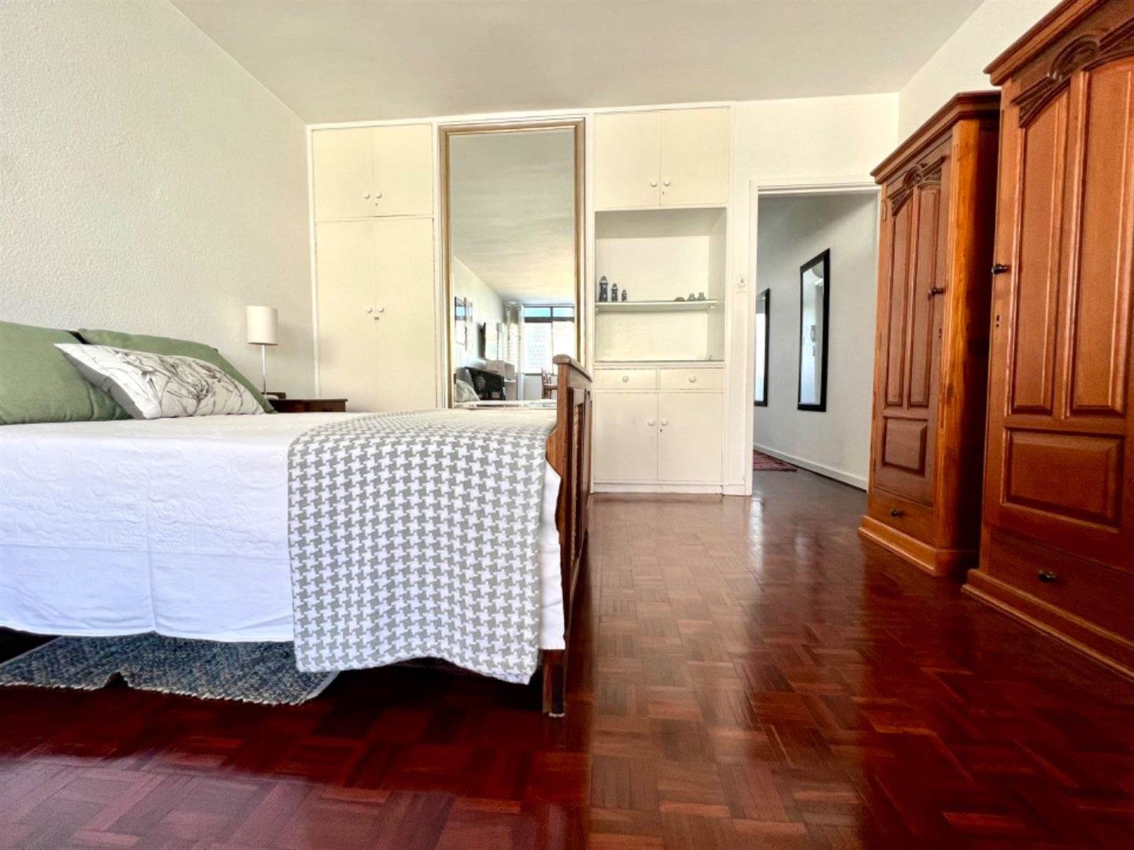 Studio Apartment in Mouille Point photo number 19