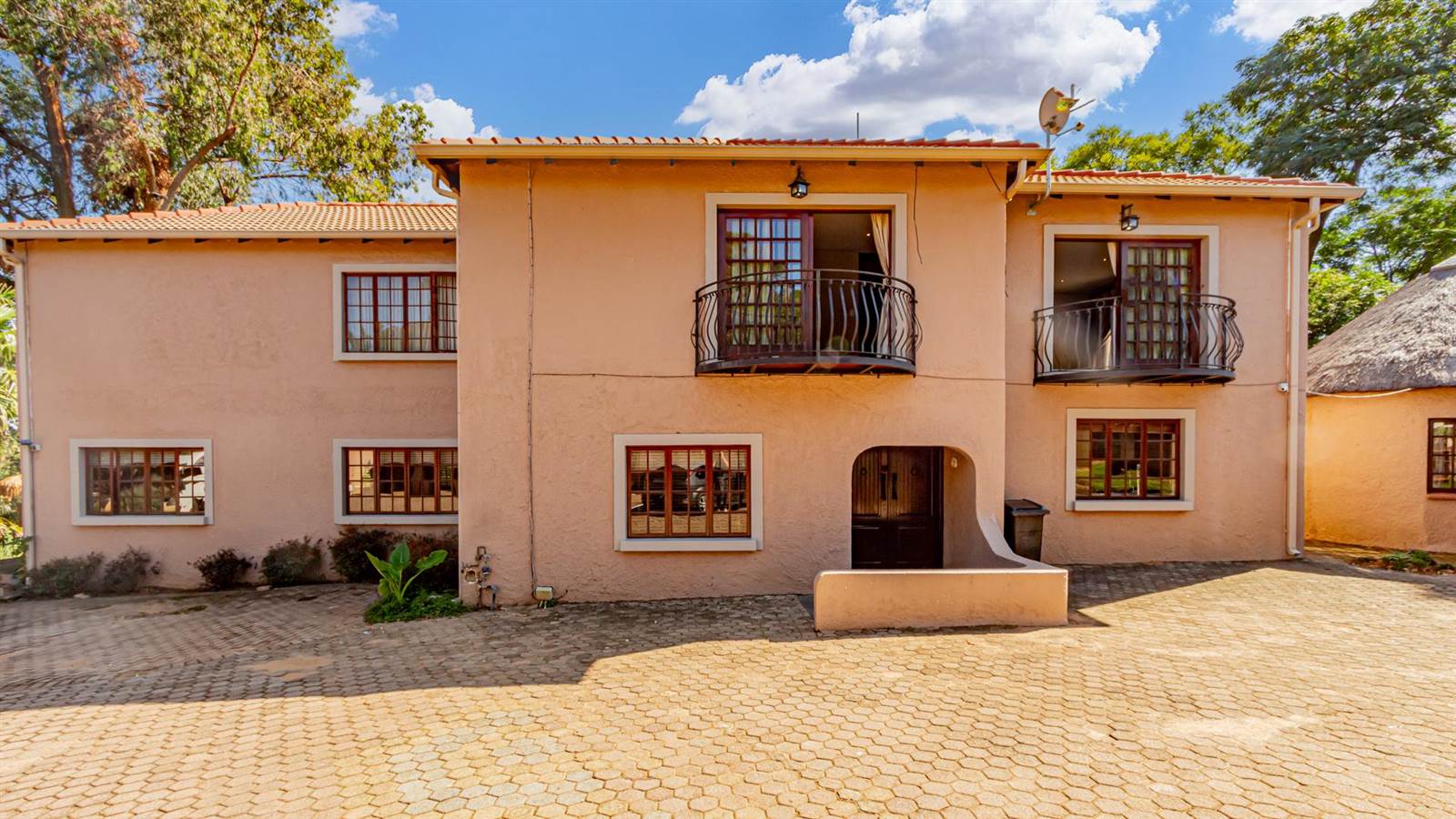 4 Bed House in Ruimsig photo number 2