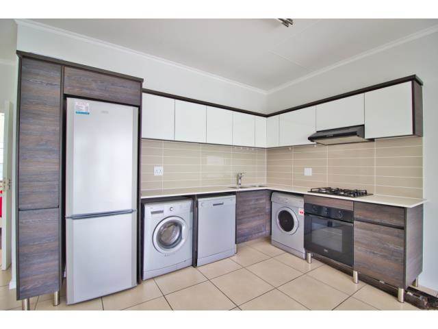 1 Bed Apartment in Greenstone Hill photo number 4